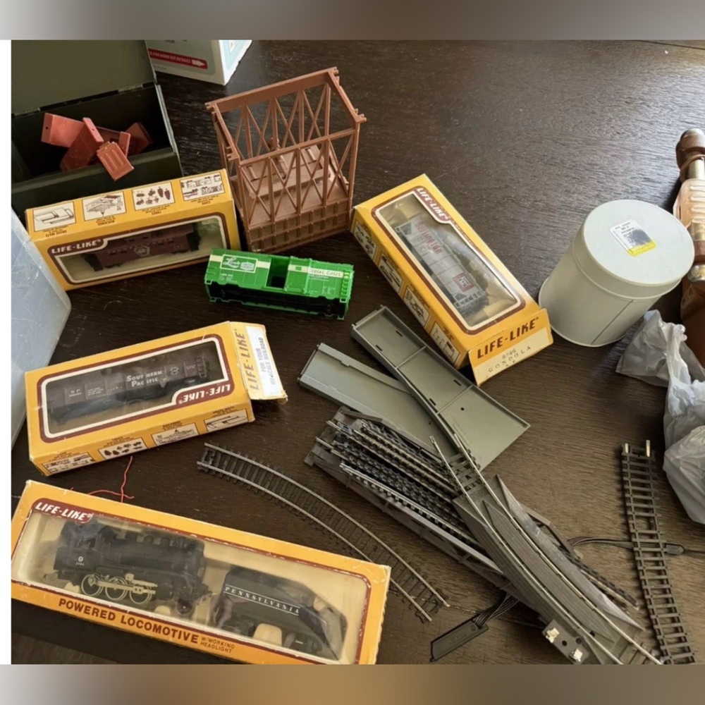 Life like train set and tracks